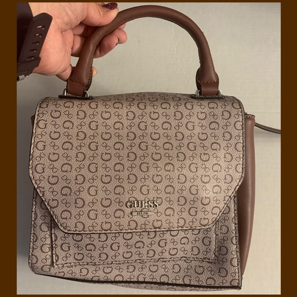 ❌SOLD SOLD SOLD❌USED GUESS PURSE W/SHOULDER STRAP - Picture 2 of 8